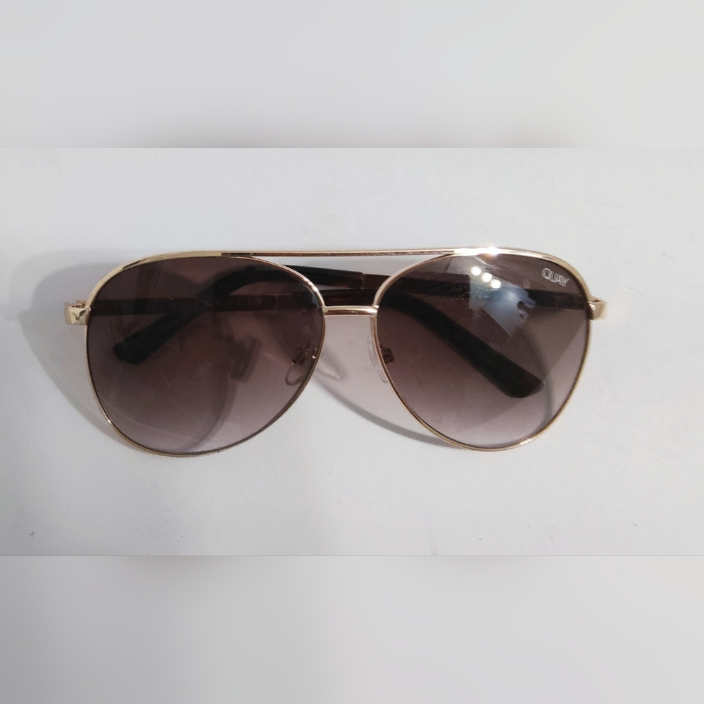 Quay Vivienne Australia Brown and Gold Aviator Sunglasses With The Case. 126.